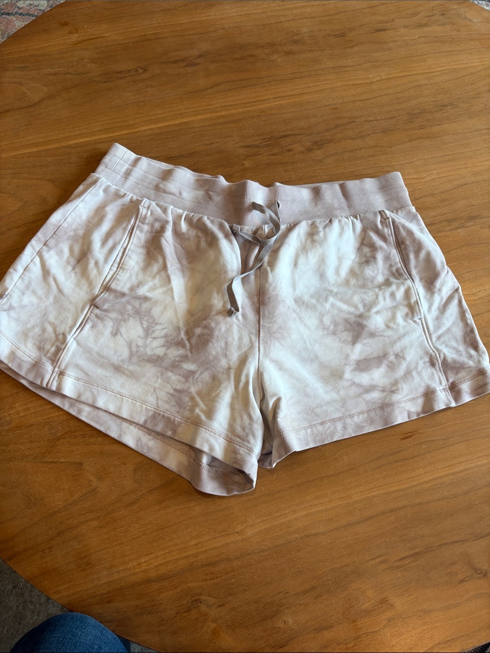 Tie-Dye Lounge Shorts in Soft Mauve